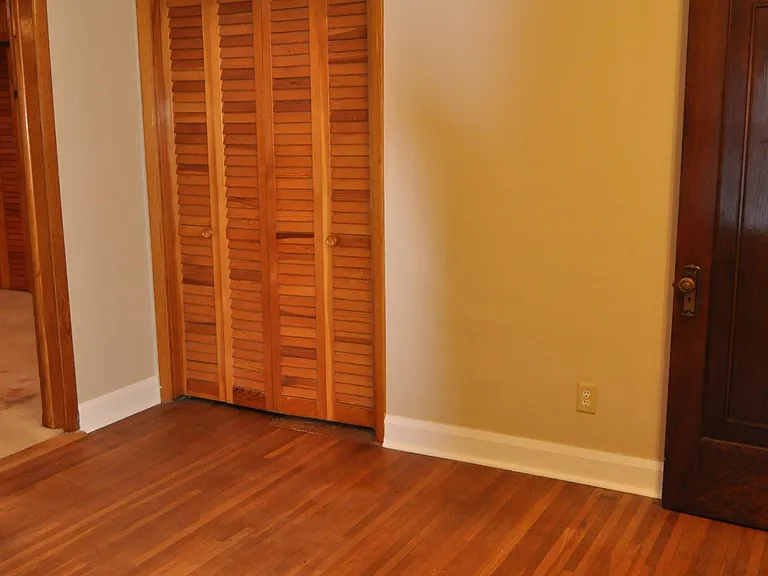 805 Robinson St — Photo 7