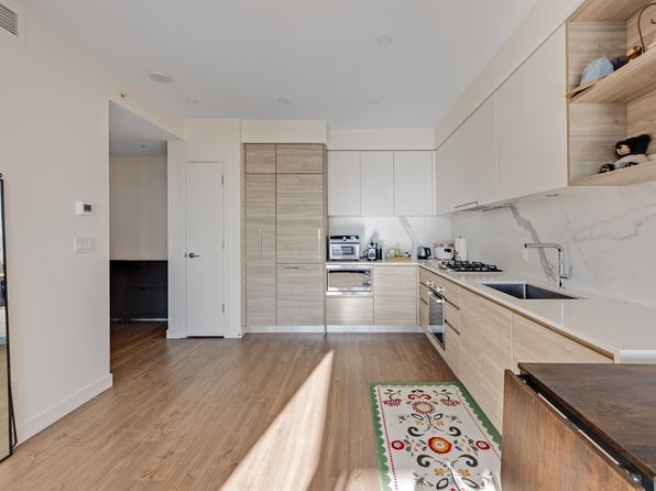 595 Austin Ave #2505, Coquitlam, BC V3K 3P5