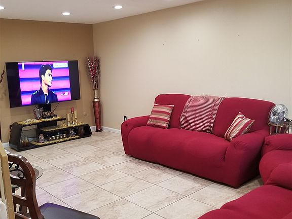 3rd image of 305 S Mollison Ave Unit 3