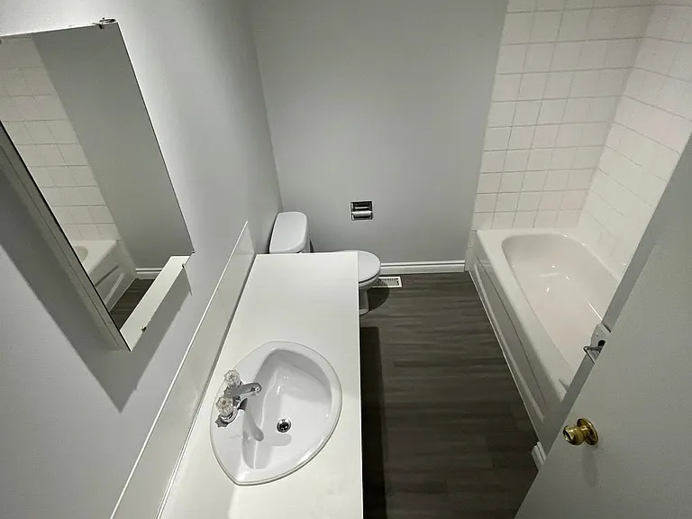 3568 Handley Cres — Photo 7