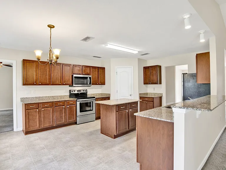 7020 Season Dr — Photo 3