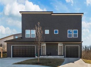 1225 NW 77th St, Kansas City, MO 64118
