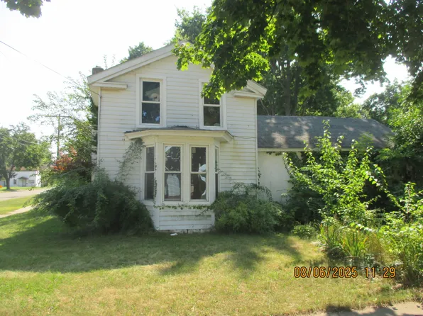 902 4th St, Three Rivers, MI 49093