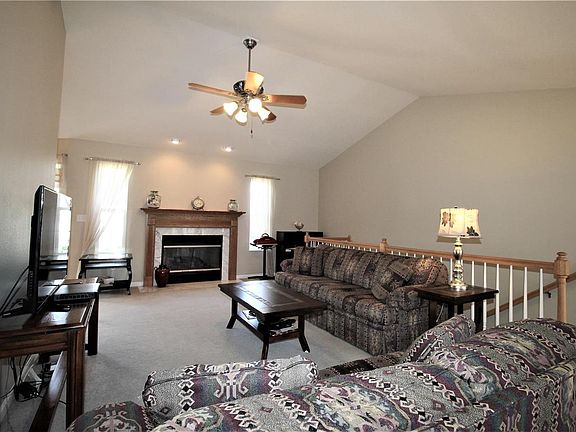 2nd image of 2 Oak Valley Dr