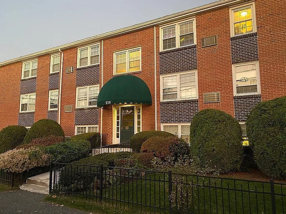 210 Hillside Ave #12A