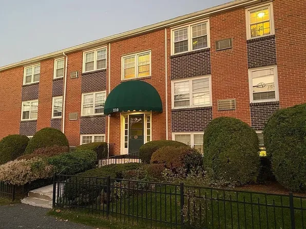 210 Hillside Ave APT 12A, Needham, MA 02494