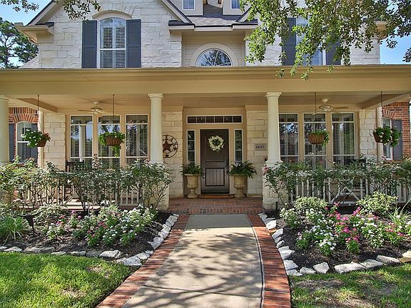 The curb appeal of this home can't be beat!