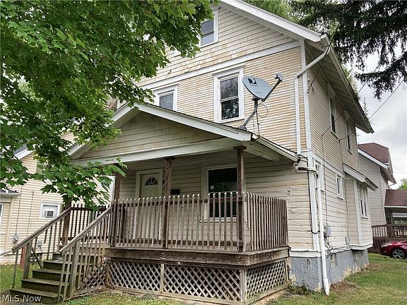 3rd image of 829 Storer Ave
