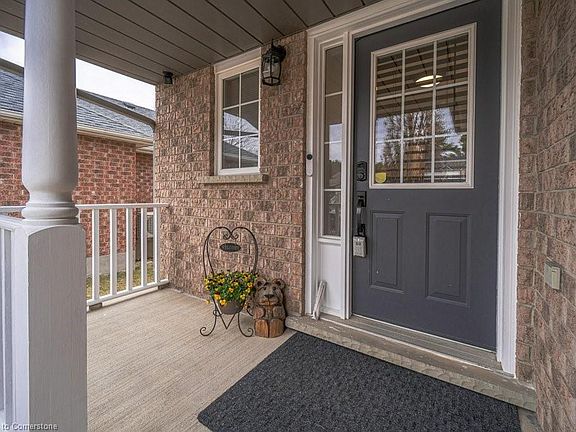 3rd image of 18 Abbeywood Cres