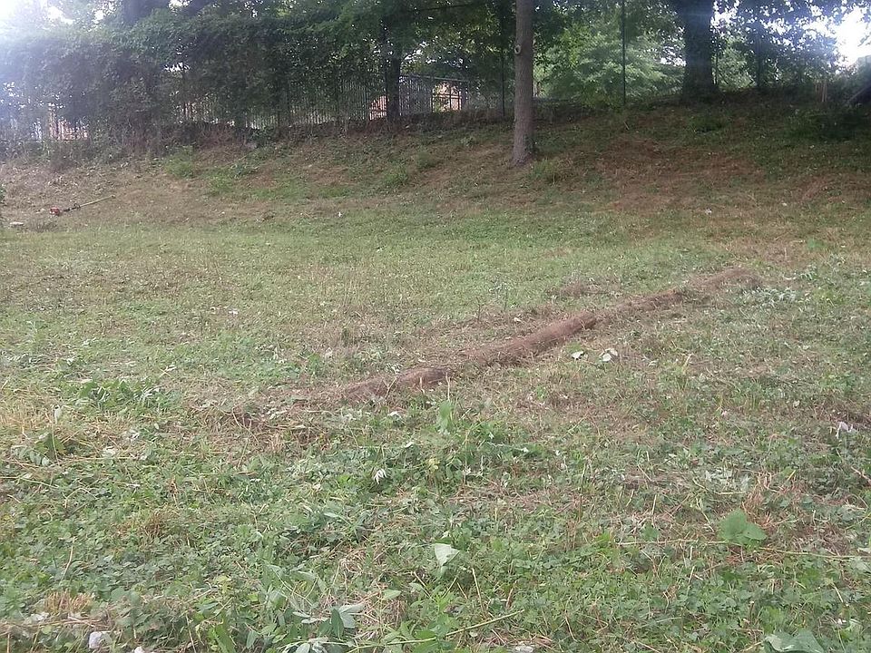 2nd image of 2638 Douglas Pl SE