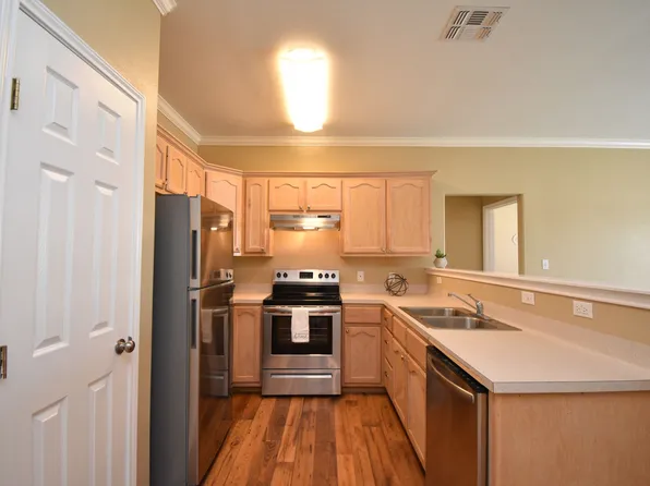 130 Sherwood Dr #B, Victoria, TX 77901