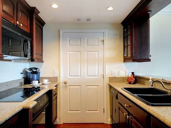 4th image of 3481 Lakeside Dr NE APT 2202