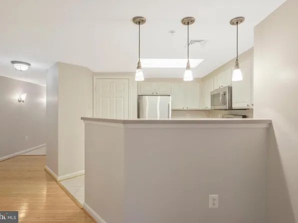 3830 9th St N #203W, Arlington, VA 22201