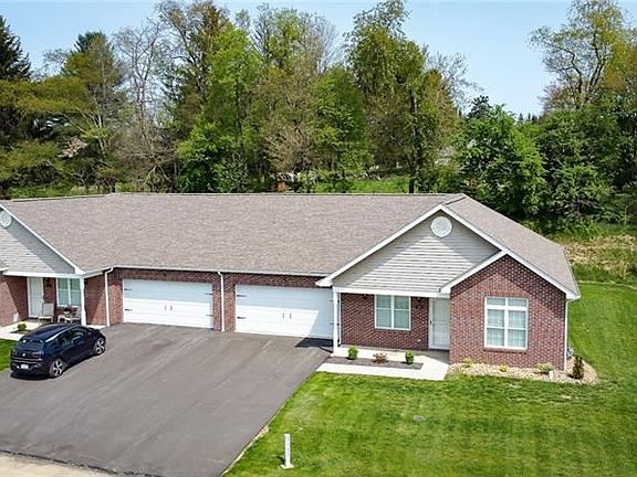 3rd image of 571 Woodhawk Ln