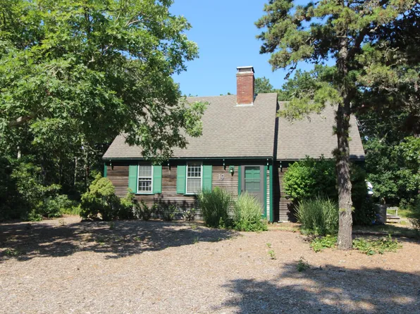 19 Vickers St, Edgartown, MA 02539