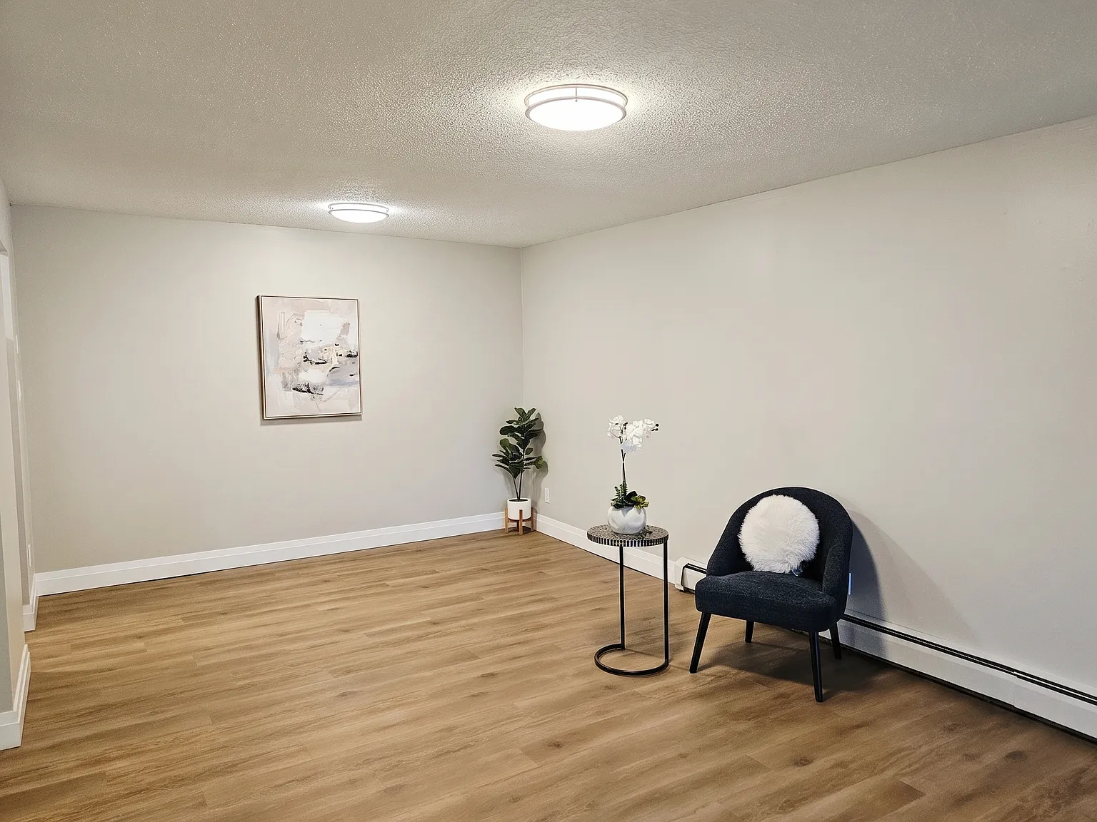 Leacrest Apartments - Choose your rent level - Call for Details - All utilities — Photo 2