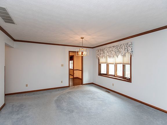 5th image of 1323 Holiday Ln W