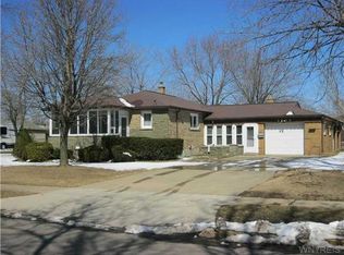 6330 S Whitham Dr, Niagara Falls, NY 14304