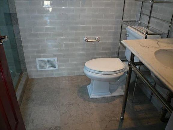 2nd image of 1140 W Wrightwood Ave #Penthouse Penthouse
