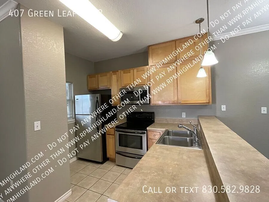 First Floor Unit- 1 Bedroom 1 Bathroom Spacious Apartment In The Beautiful Horseshoe Bay, Tx. — Photo 3