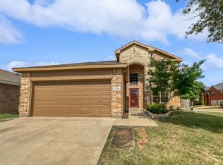 10424 Rising Knoll Ln, Fort Worth, TX 76131