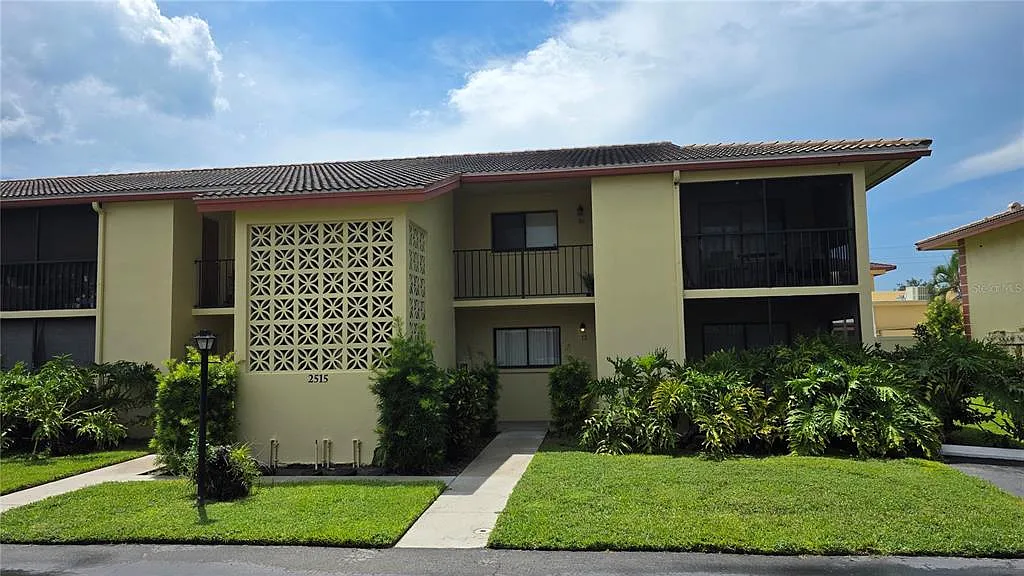 2 bed, 2.0 bath, 981 sqft, $1,800 — Photo 1