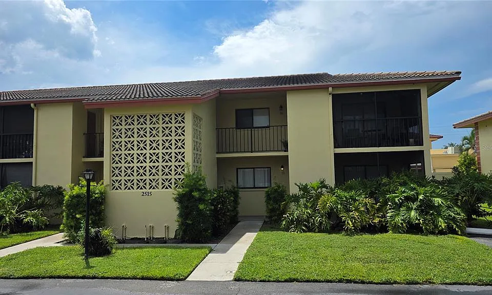 2515 Bayshore Gardens Pkwy #12