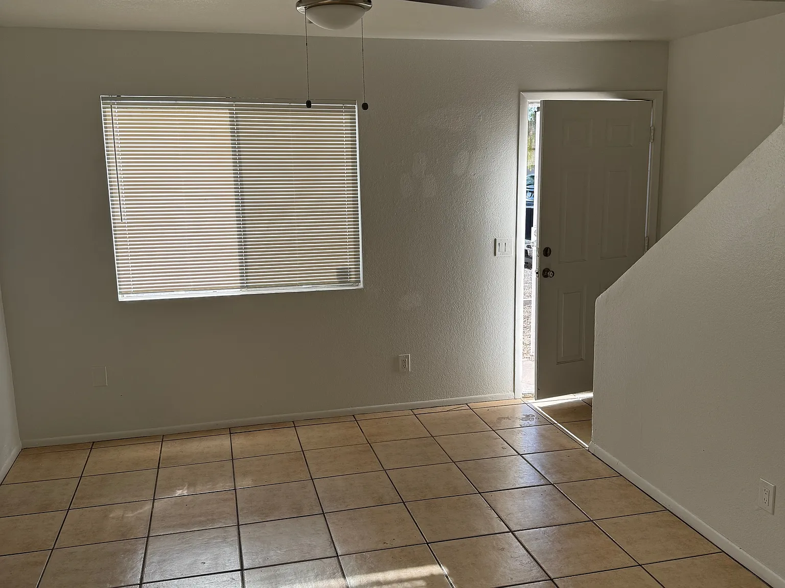 2 bed, 1.5 bath, 900 sqft, $1,325 — Photo 4