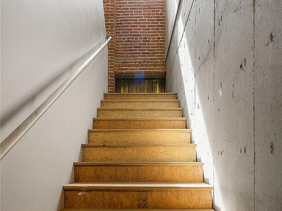 4th image of 800 W 8th Avenue #204