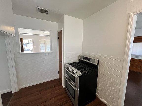 4th image of 1118 Harris St