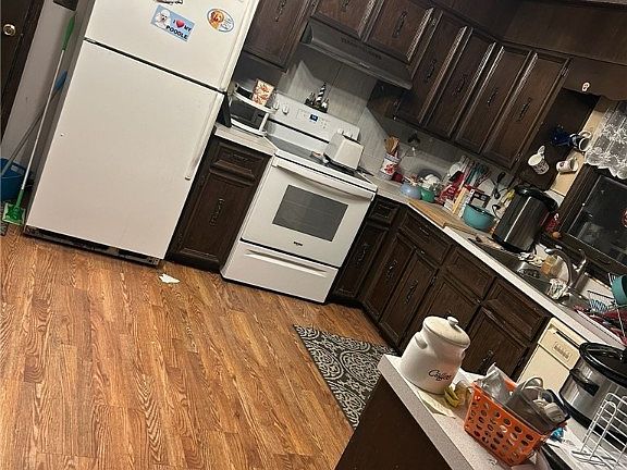 2nd image of 1836 Edwards Ave