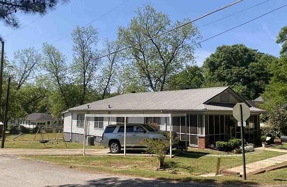 2nd image of 315 Park Cir