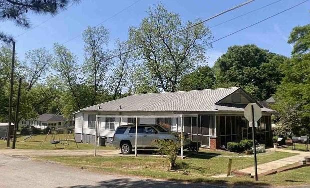 1st image of 315 Park Cir
