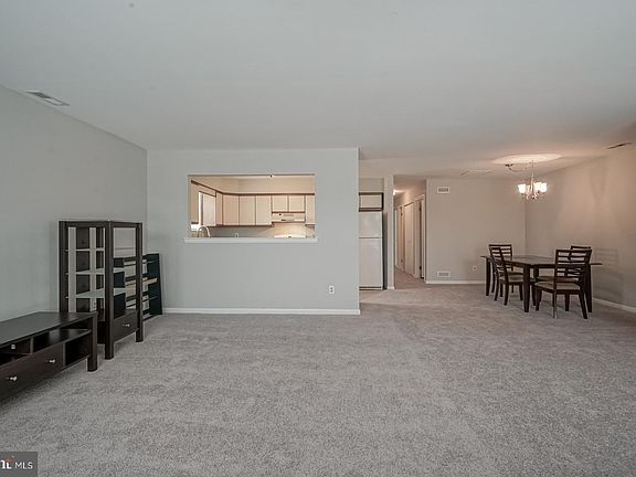 4th image of 98 Yellowwood Ct