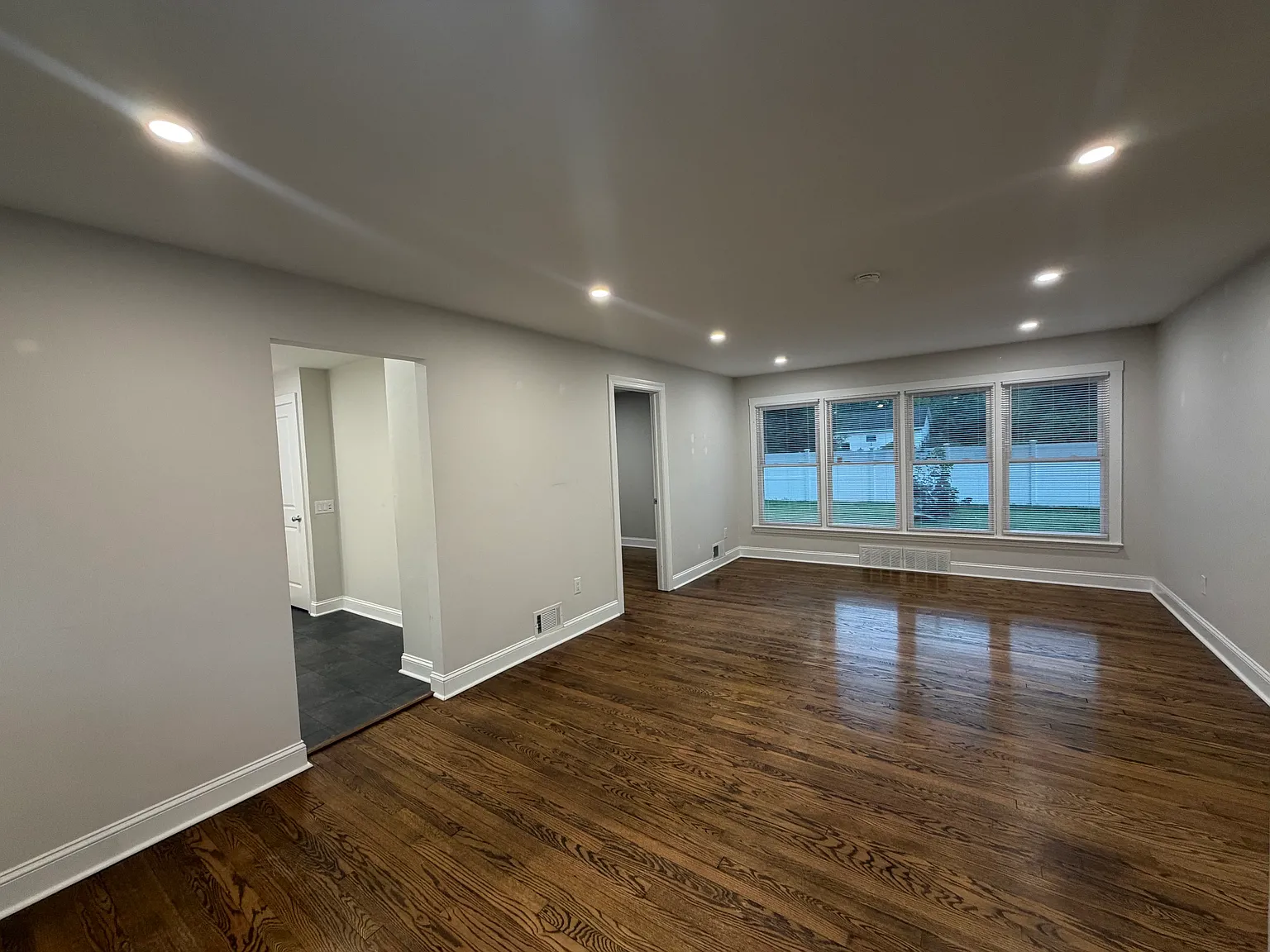 3 bed, 1015 sqft, $2,400 — Photo 4