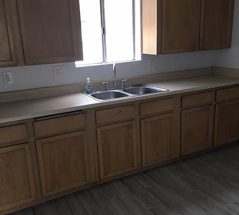 5th image of 2540 Kelburn Ave