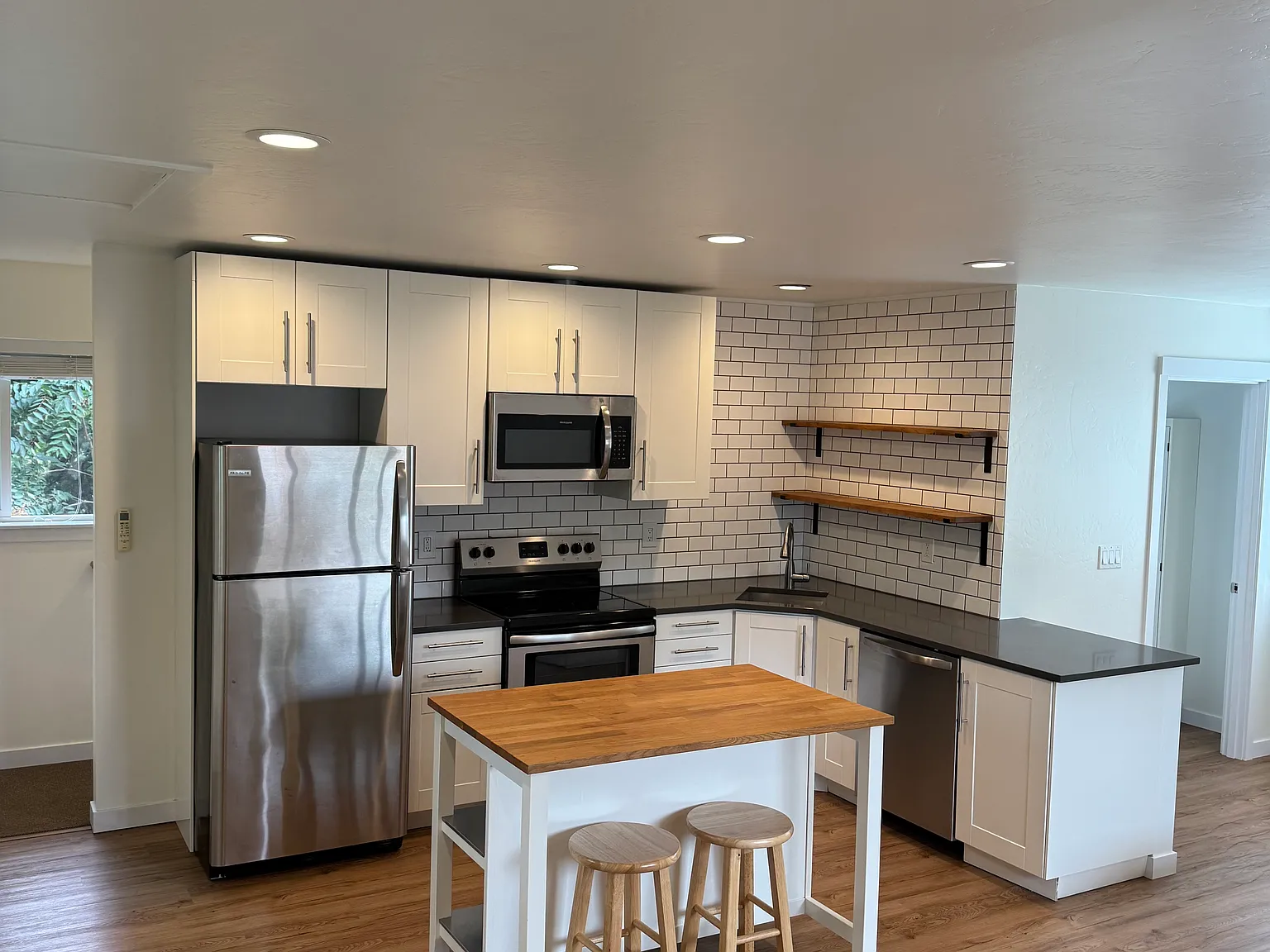 2 bed, 1150 sqft, $2,000 — Photo 3