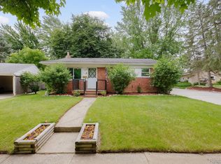 1189 Parallel St, Fenton, MI 48430