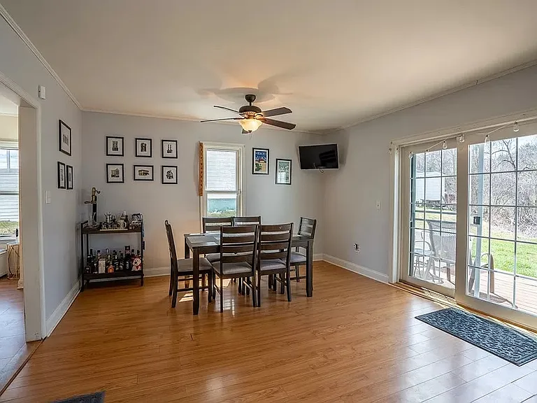 210 S Keystone Ave — Photo 3