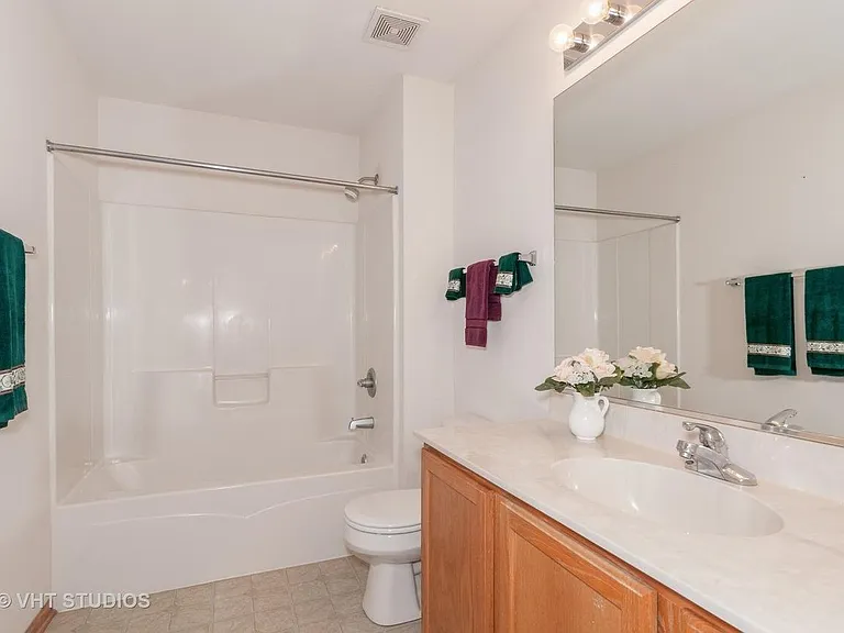 Master bath (upper level)