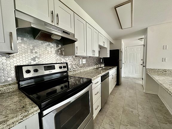 3rd image of 1645 Arlyn Cir APT A