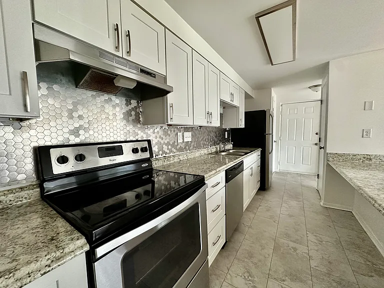 1645 Arlyn Cir #A — Photo 6