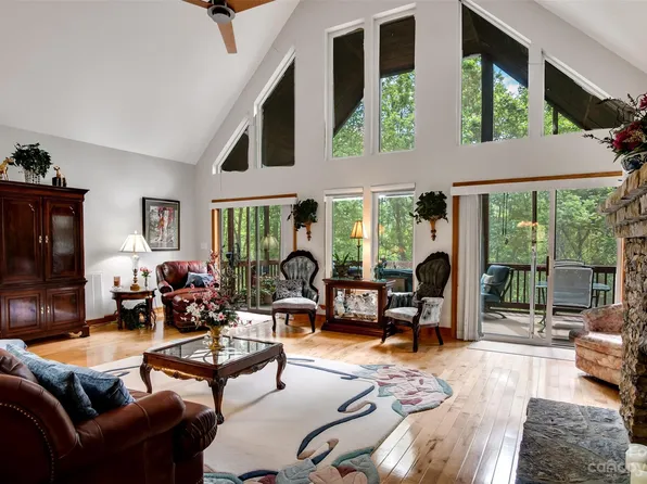 261 Stonehaven Dr, Cullowhee, NC 28723