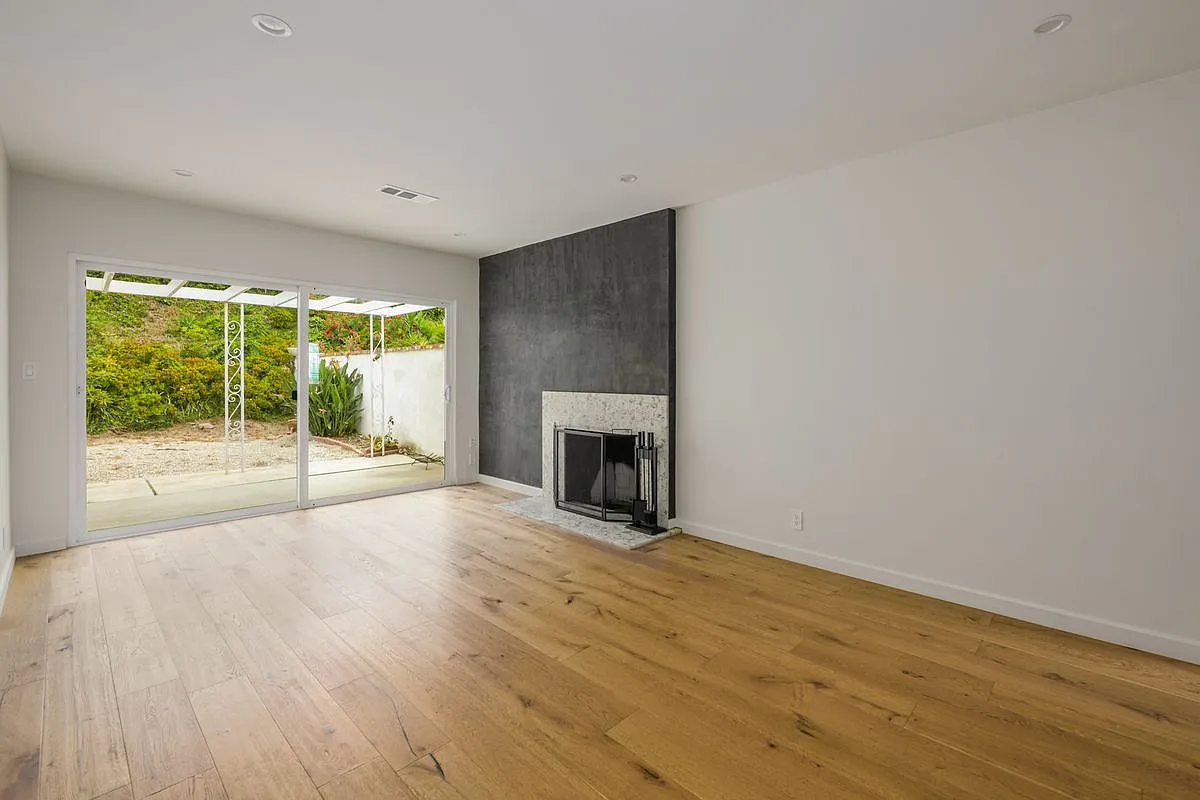 2 bed, 1.5 bath, 1024 sqft, $6,500 — Photo 3