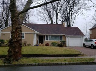 10 Grace Ct W #A-K, Great Neck, NY 11021