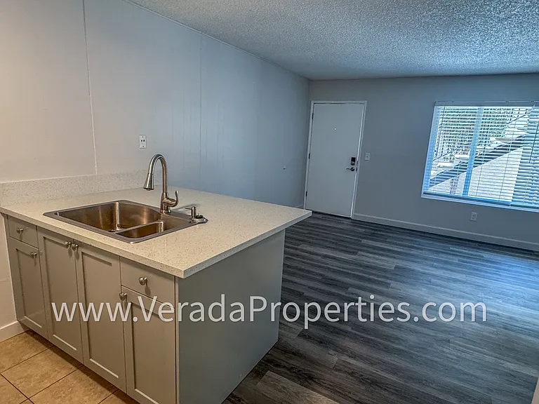 4336 Estrella Ave #4 — Photo 3