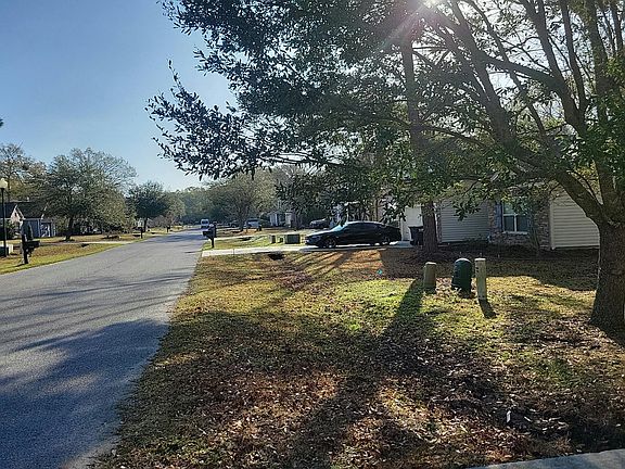 4th image of 51 Mary Elizabeth Dr