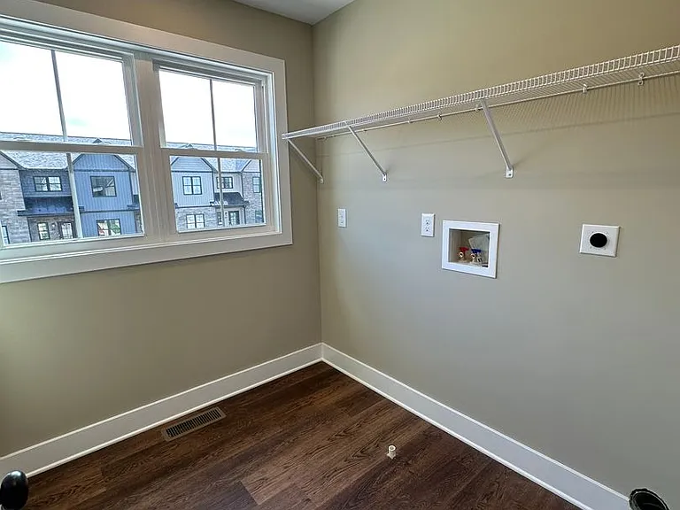 71 Luke Ct — Photo 14