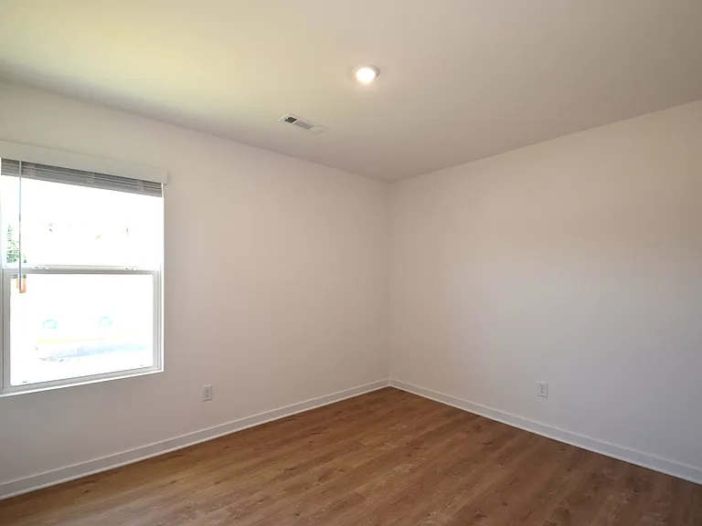 577 Nevada St — Photo 8