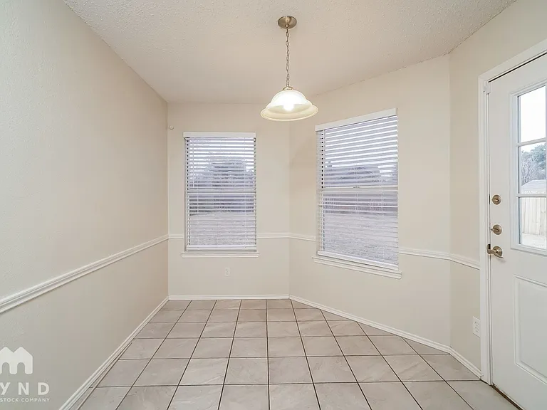 6428 Fern Meadow Dr — Photo 7